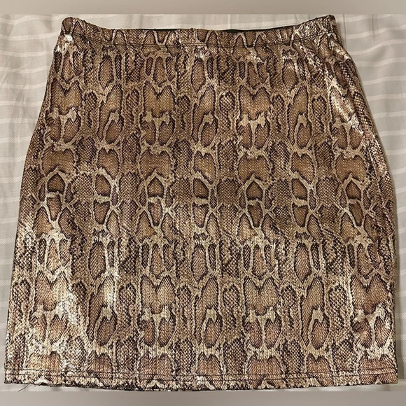 See and Be Seen brand Sequined metallic Snake Print Barbie Skirt size M - Picture 1 of 5